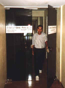 entra.jpg (15592 bytes)